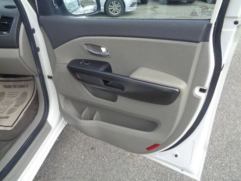 Used 2016 Kia Sedona L image 16