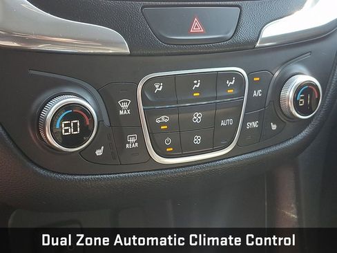 Used 2018 Chevrolet Equinox LT AWD/4WD image 16