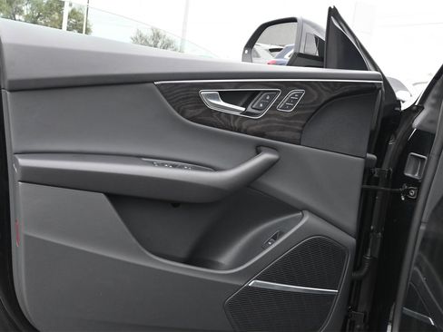 Used 2022 Audi Q8 Premium Plus image 16