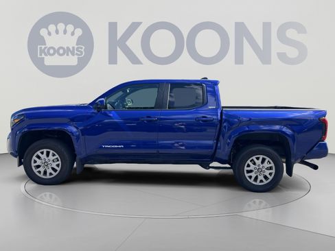 Used 2025 Toyota Tacoma SR5 AWD/4WD image 2