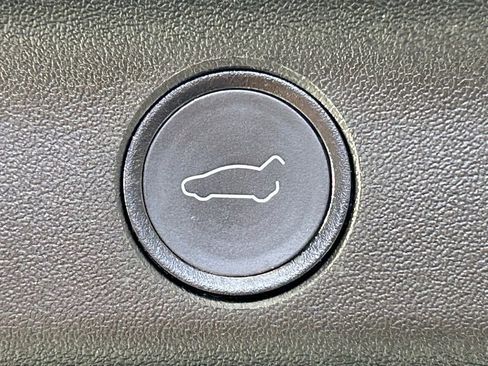 Used 2021 Tesla Model Y Long Range image 15