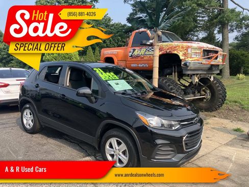 Used 2021 Chevrolet Trax LS w/ Tint and Cruise Package AWD/4WD image 1