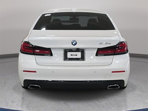 Certified 2023 BMW 530e w/ Premium Package image 6