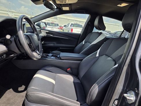 Used 2025 Toyota Camry SE FWD image 27