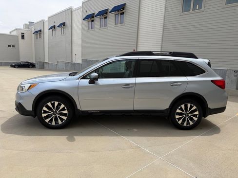 Used 2015 Subaru Outback 3.6R Limited AWD/4WD image 6