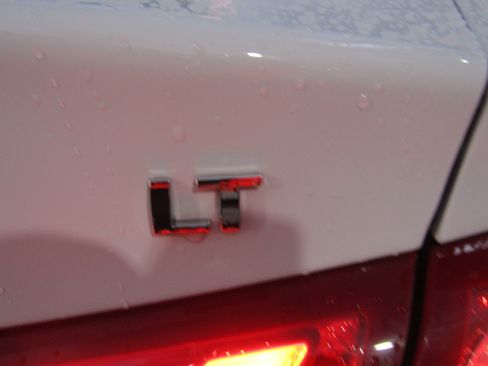 Used 2022 Chevrolet Malibu LT FWD image 6