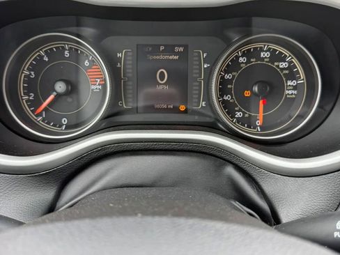 Used 2016 Jeep Cherokee Sport image 10