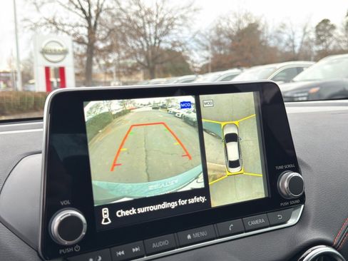 Used 2024 Nissan Sentra SR w/ SR Premium Package image 26