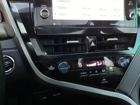 Used 2021 Toyota Camry XSE image 17