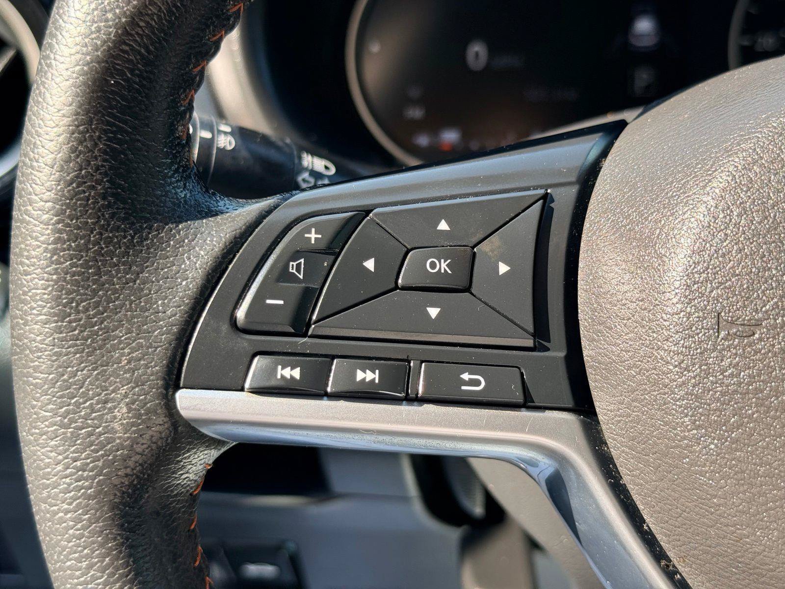 Used 2019 Nissan Kicks SR FWD image 32