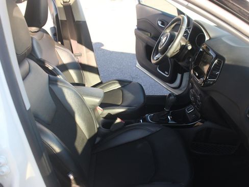 Used 2021 Jeep Compass Latitude w/ Sun and Sound Group image 28