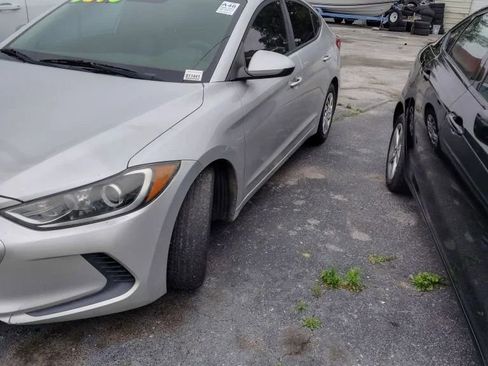 Used 2017 Hyundai Elantra SE FWD image 2