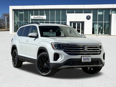 New 2026 Volkswagen Atlas SE image 1