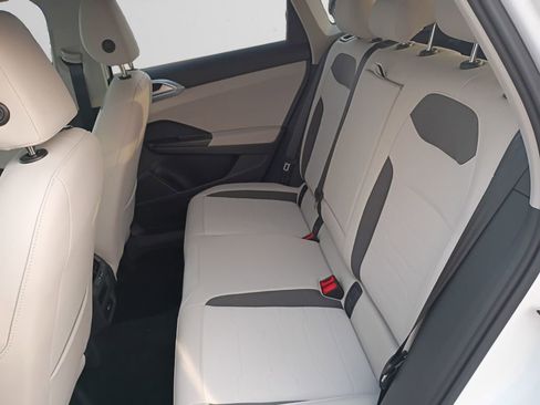 New 2025 Volkswagen Taos SE image 13