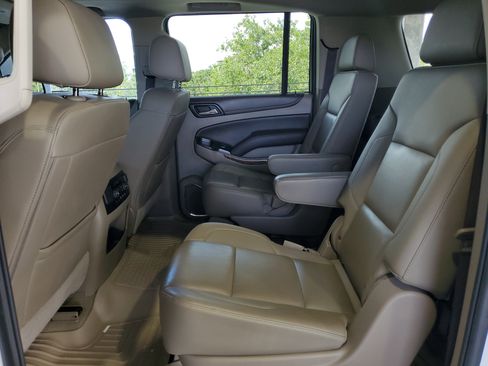 Used 2018 Chevrolet Suburban Premier RWD image 9