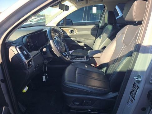 Used 2022 Kia Sorento EX w/ Panoramic Sunroof Package image 6