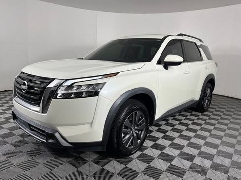 Used 2022 Nissan Pathfinder SV w/ SV Premium Package FWD image 6
