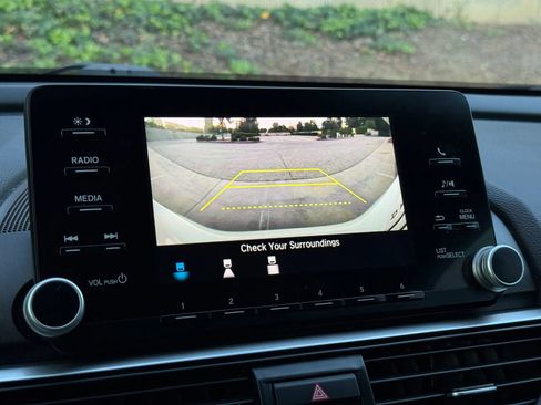 Used 2020 Honda Accord LX image 32