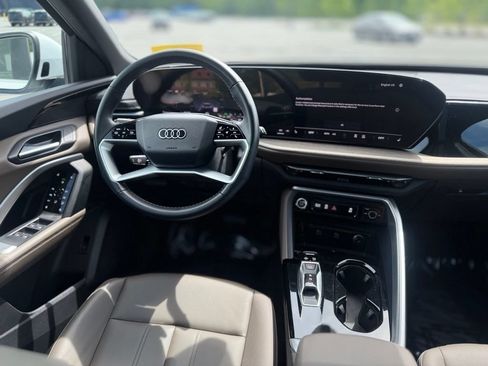 Used 2025 Audi Q5 Premium w/ Convenience Package AWD/4WD image 11