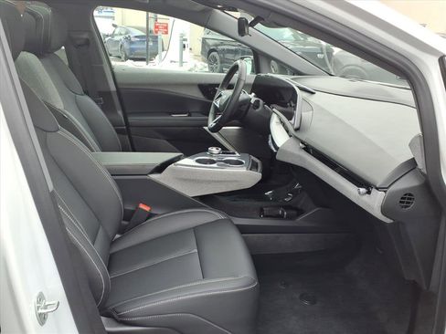 Certified 2025 Cadillac Optiq Luxury 1 w/ LPO, Floor Liner Package image 33