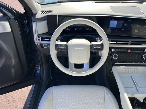 Used 2025 Hyundai Santa Fe SEL FWD image 13