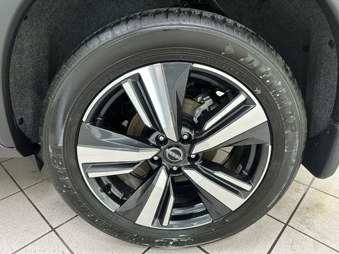 Used 2025 Nissan Rogue SL w/ Tech Package AWD/4WD image 15