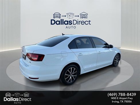 Used 2017 Volkswagen Jetta Wolfsburg Edition image 6