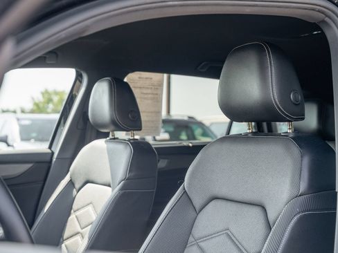 Used 2024 Volkswagen Atlas Cross Sport SE FWD image 23