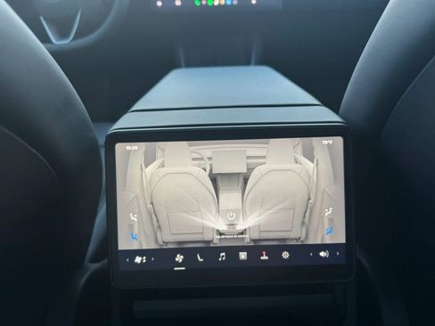 Used 2026 Tesla Model Y Long Range RWD image 19