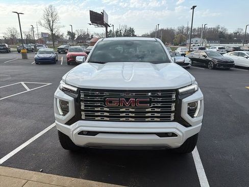 Used 2024 GMC Canyon Denali image 12