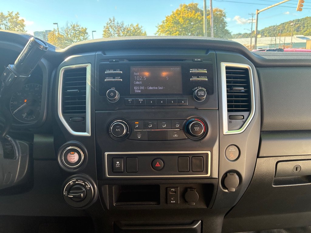 Used 2017 Nissan Titan S AWD/4WD image 16