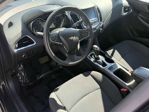 Used 2017 Chevrolet Cruze LT image 7