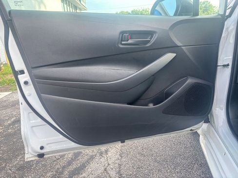 Used 2025 Toyota Corolla LE FWD image 18
