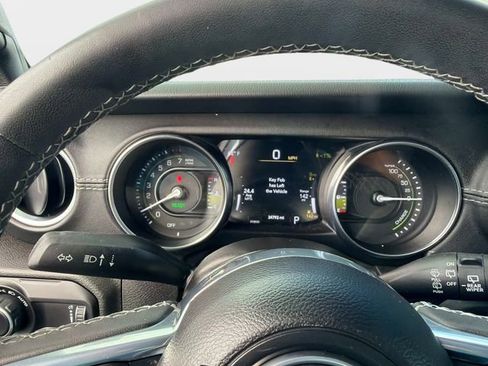 Used 2023 Jeep Wrangler Unlimited Sahara image 28