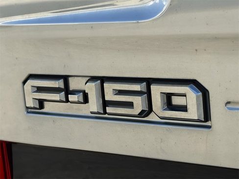 Used 2022 Ford F150 Platinum w/ Trailer Tow Package image 34