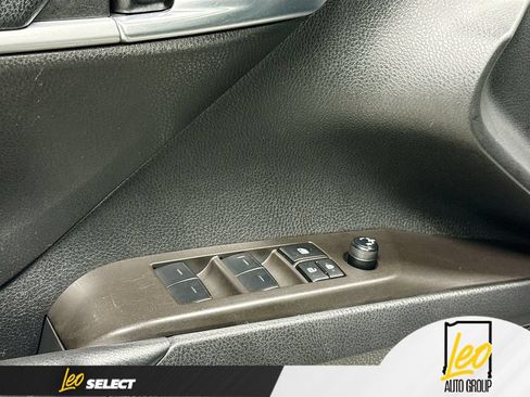 Used 2023 Toyota Camry SE FWD image 19