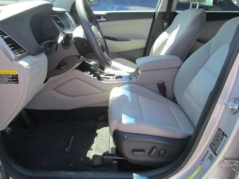 Used 2017 Hyundai Tucson SE w/ SE Popular Package 02 AWD/4WD image 3