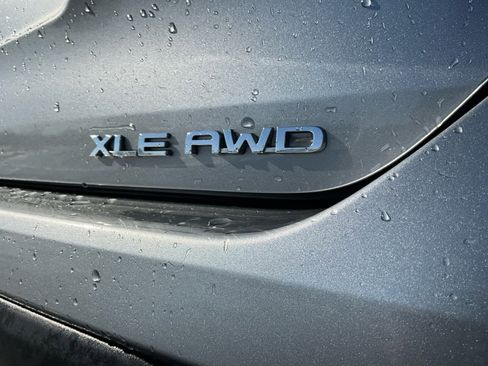 Used 2022 Toyota Highlander XLE image 23