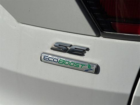 Used 2018 Ford Escape SE w/ SE Sync 3 Package image 9