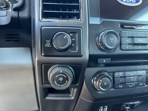 Used 2018 Ford F150 XLT w/ Equipment Group 302A Luxury AWD/4WD image 40