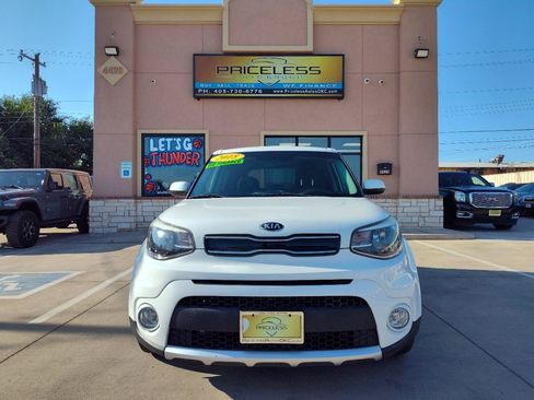 Used 2018 Kia Soul + FWD image 9