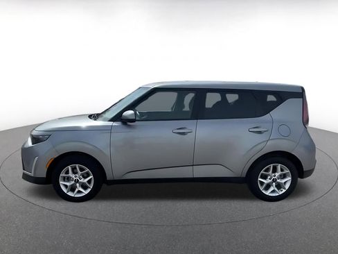 Used 2025 Kia Soul LX w/ LX Technology Package image 9