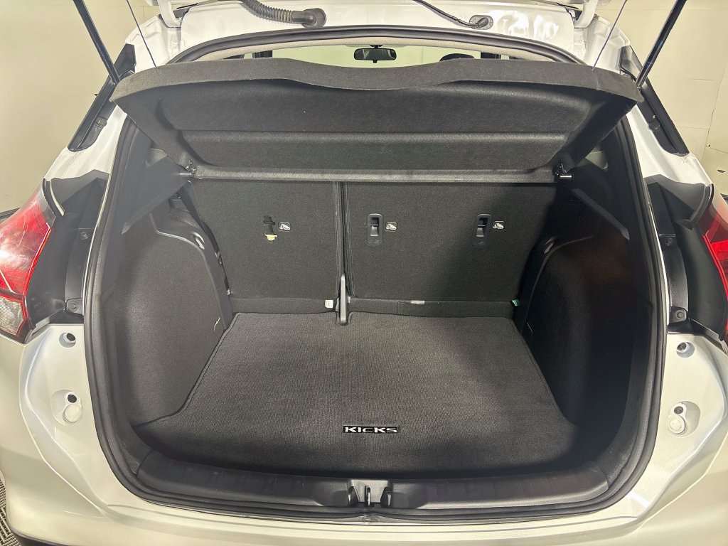 Used 2024 Nissan Kicks SR w/ SR Premium Package FWD image 20