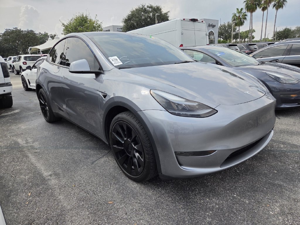 Used 2025 Tesla Model Y Long Range AWD/4WD image 2