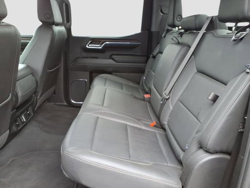 Used 2024 GMC Sierra 1500 SLT image 13