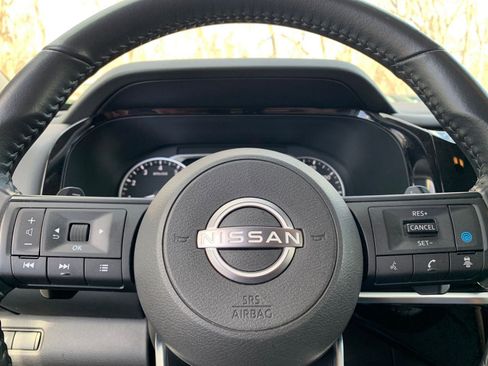 Used 2025 Nissan Pathfinder SV image 30