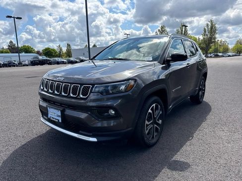 Used 2023 Jeep Compass Limited AWD/4WD image 3