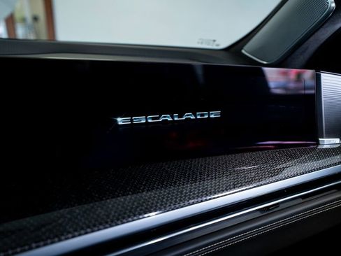 Used 2025 Cadillac Escalade ESV V image 50