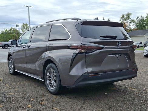 Used 2023 Toyota Sienna XLE image 23