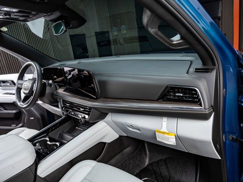 Used 2025 Chevrolet Suburban Premier w/ Sun And Tow Package image 14